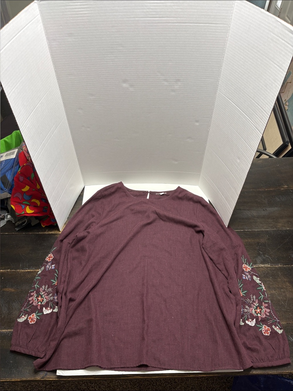 Womens Scoop Neck Embroidered Sleeve Sweater - Plum